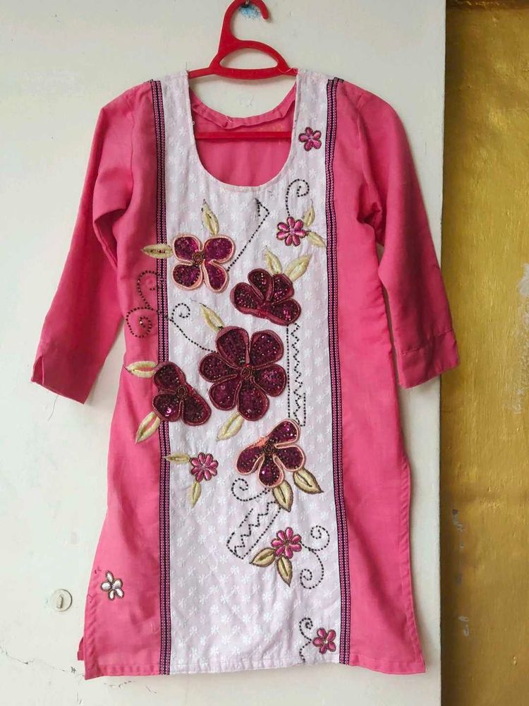 Floral Embroidered Kurta