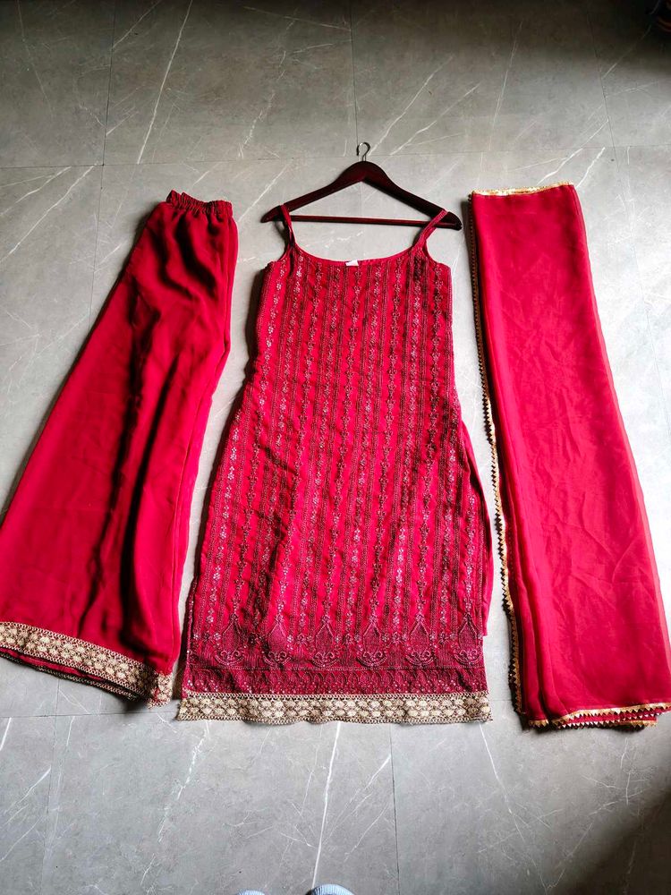 Red Embroidered Kurta Set( L)
