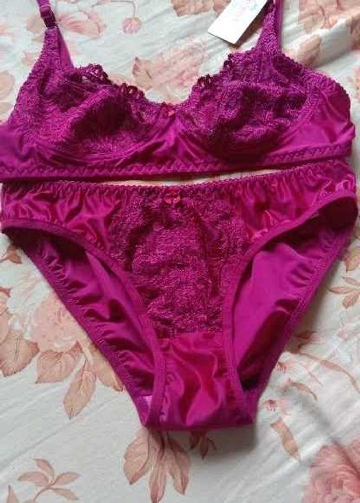 Lace Bra &amp; Panty Set
