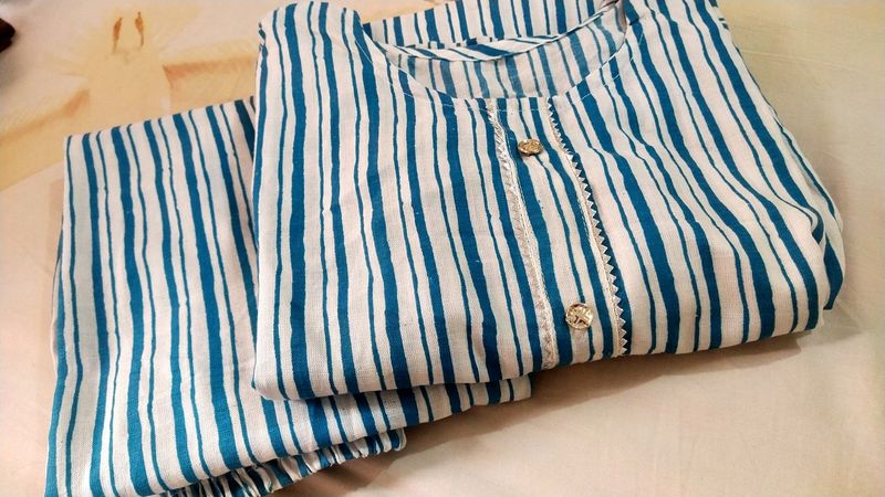Monochrome Vertical Line Kurta Set