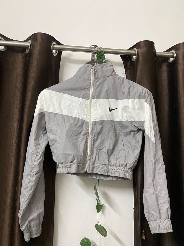 Light weight wind jacket