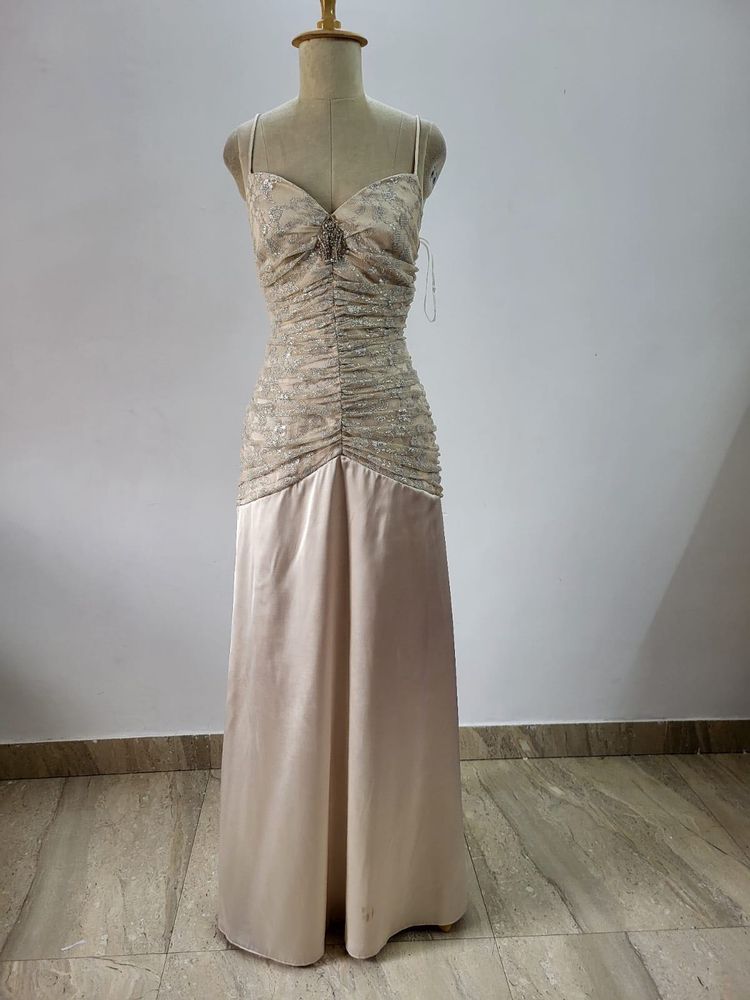 Elegant Biege Evening Gown🎀🦋🐬