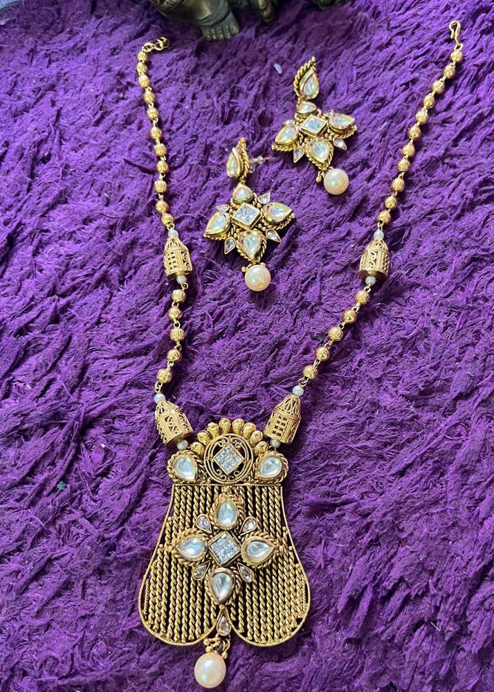 Elegant Gold Kundan Necklace &amp; Earrings Set