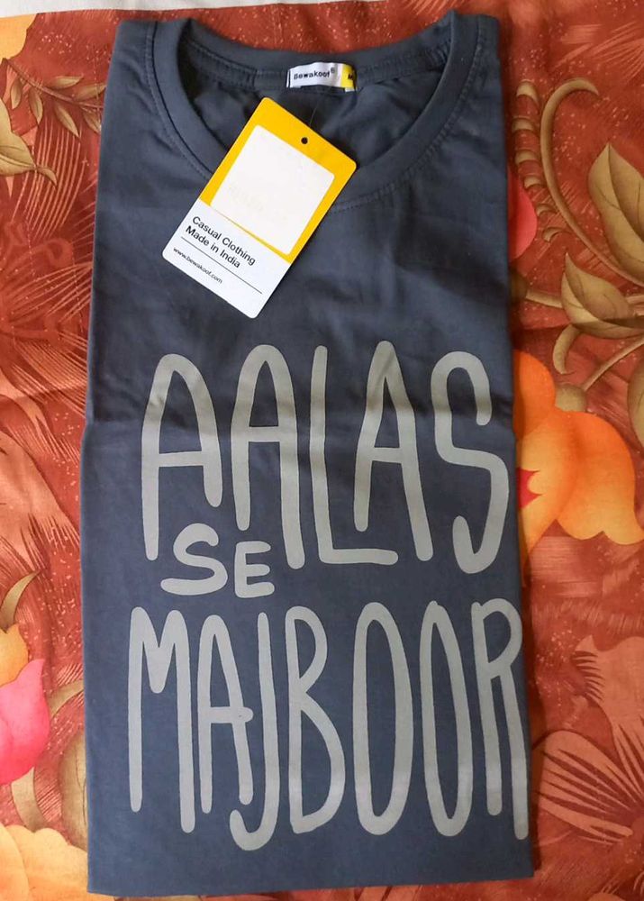 Gray &#39;Aalas se Majboor&#39; Graphic Tee