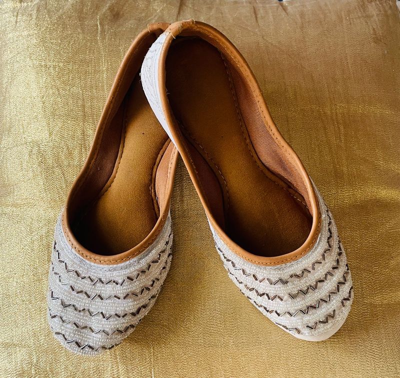 Ethnic Embellished Mojaris