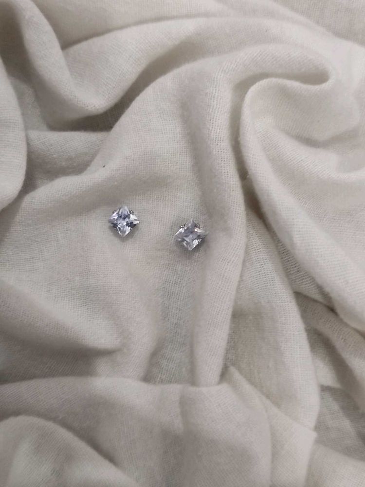 ✨ Crystal Radiance Stud Earrings ✨