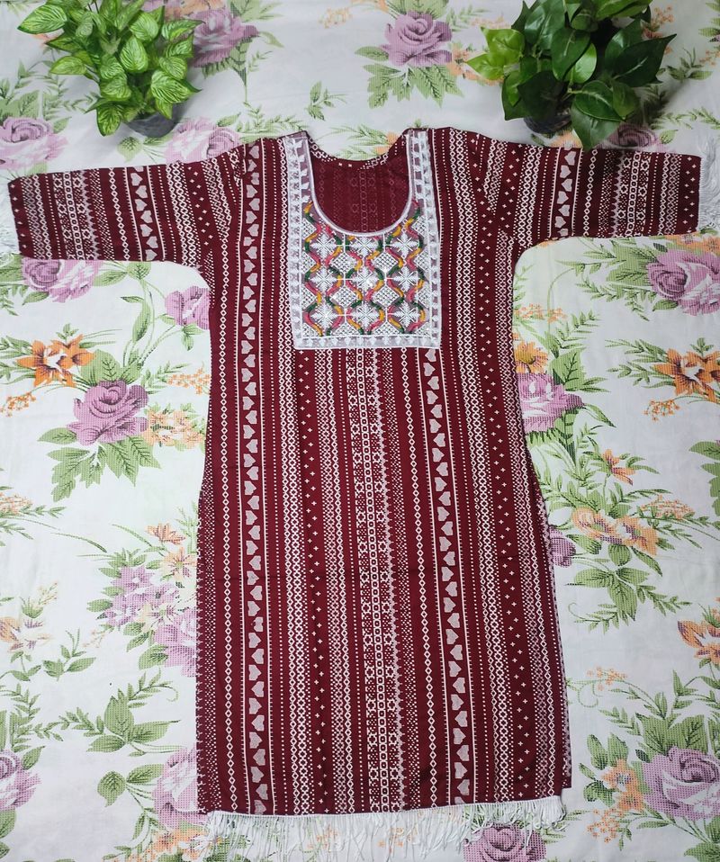 Women Rayon Straight Kurta(Maroon Color)