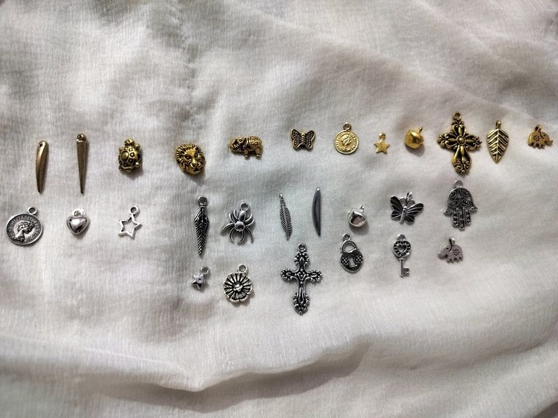 25+ Mix Charms (Gold &amp; Silver) Random Design