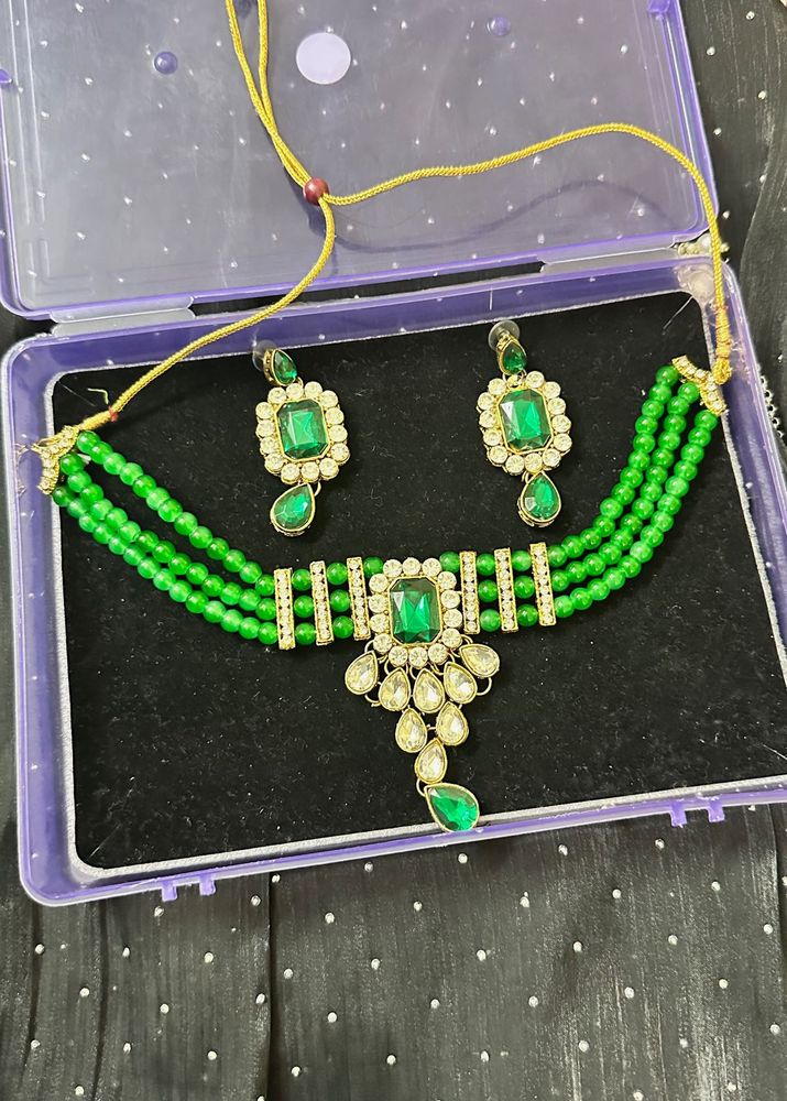Green Necklace Set( BRAND NEW )