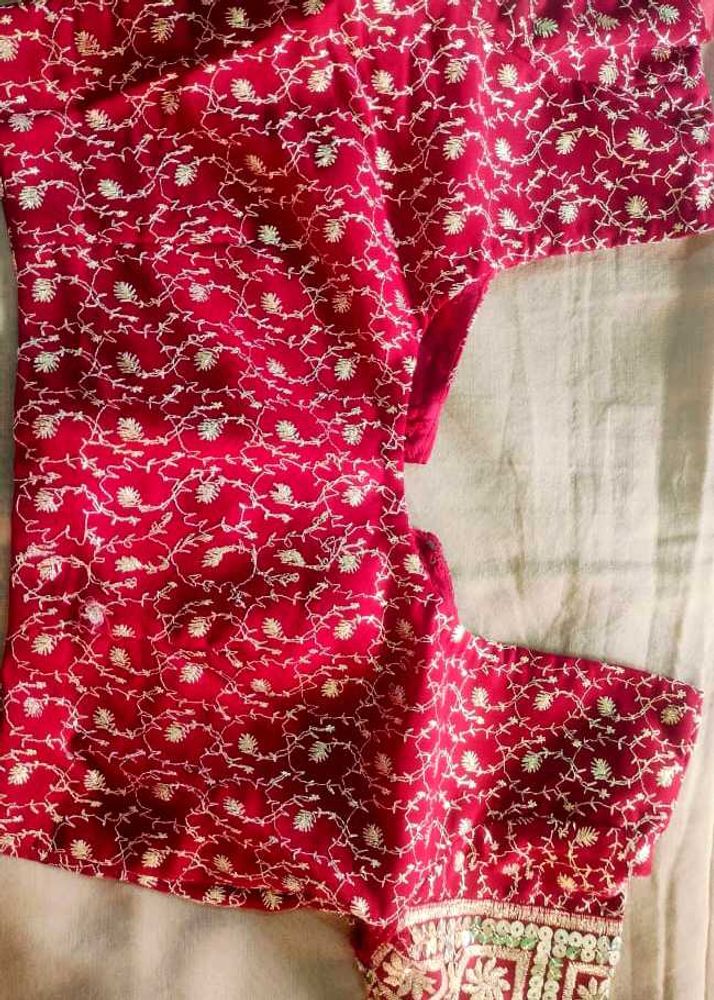 Red Embroidered Women&#39;s Blouse