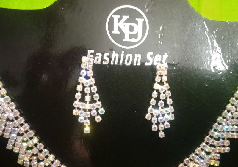 Sparkling Rhinestone Necklace &amp; Earring Set