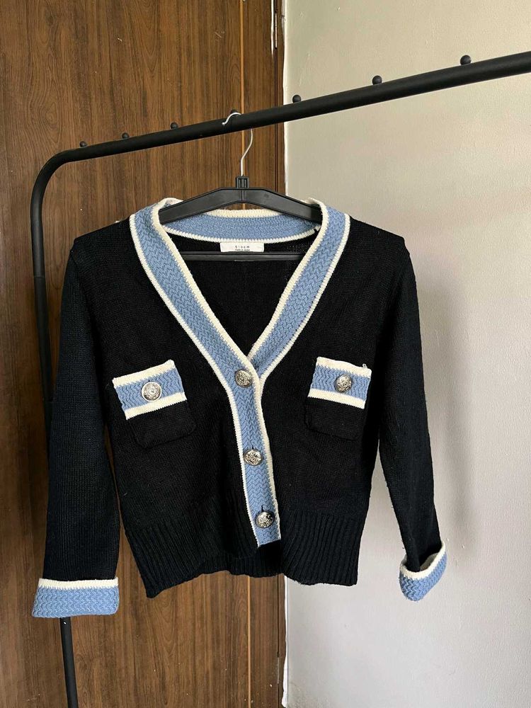 Chic Black Cardigan with Blue Trim