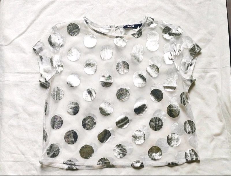 White and silver mesh top, perfect for a date night ❤️Bust- 32 inchesLength- 15 inches