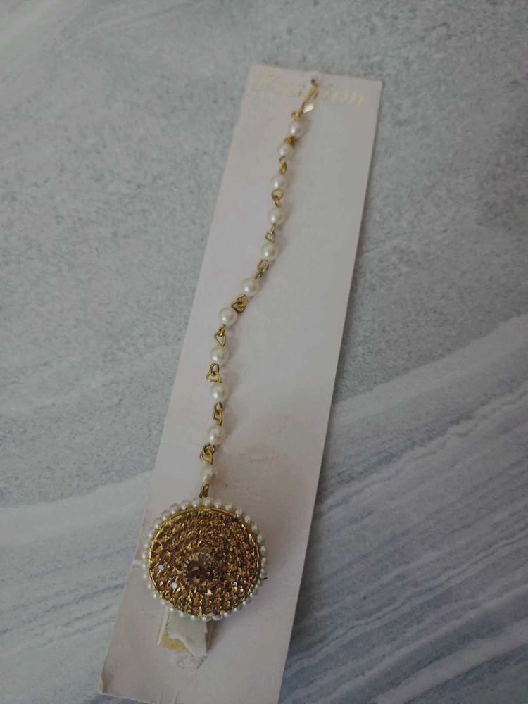 Gold &amp; Pearl Maang Tikka