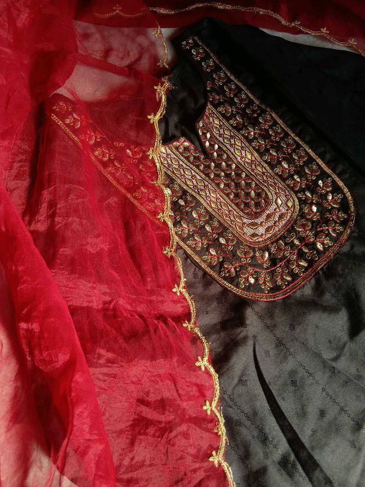 Black Suit With Maroon Duppatta
