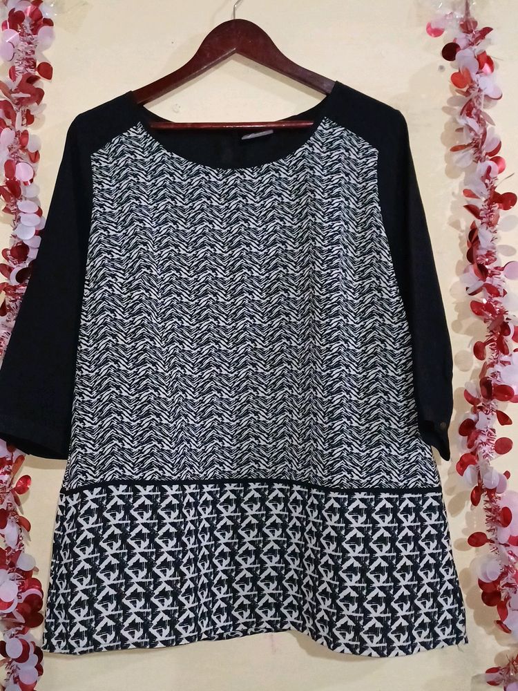 Flawless Black &amp; White Top