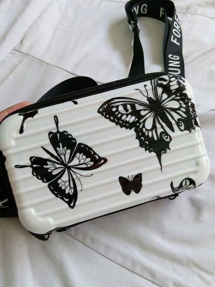 White And Black Butterfly Print Slingbag 👜