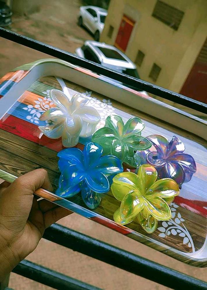 Flower Clutcher