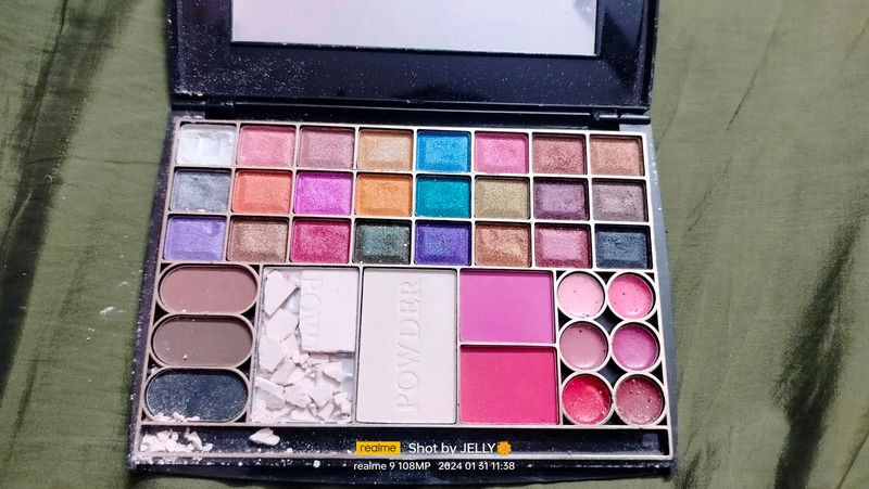 Miss Gold 37 Colour Eyeshadow Palette