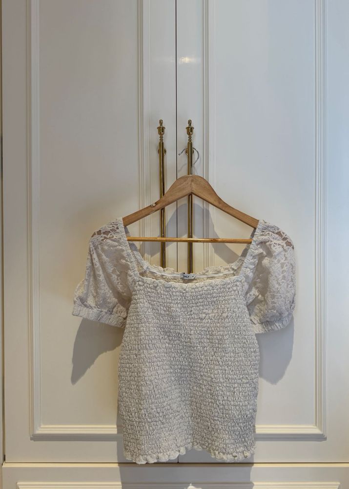 Lace Detail Puff Sleeve Top