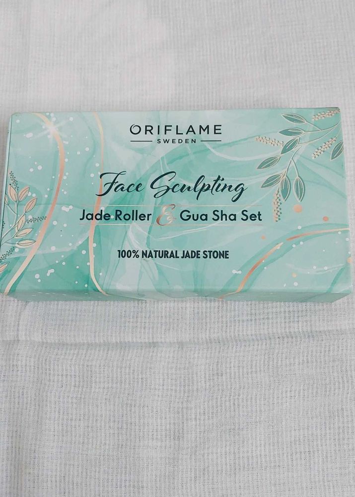 Oriflame Face Sculpting Jade ROLLER With Gua Sha