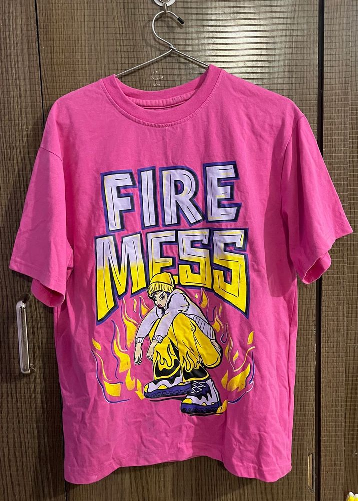 Y2k Streetwear Tee 🤩