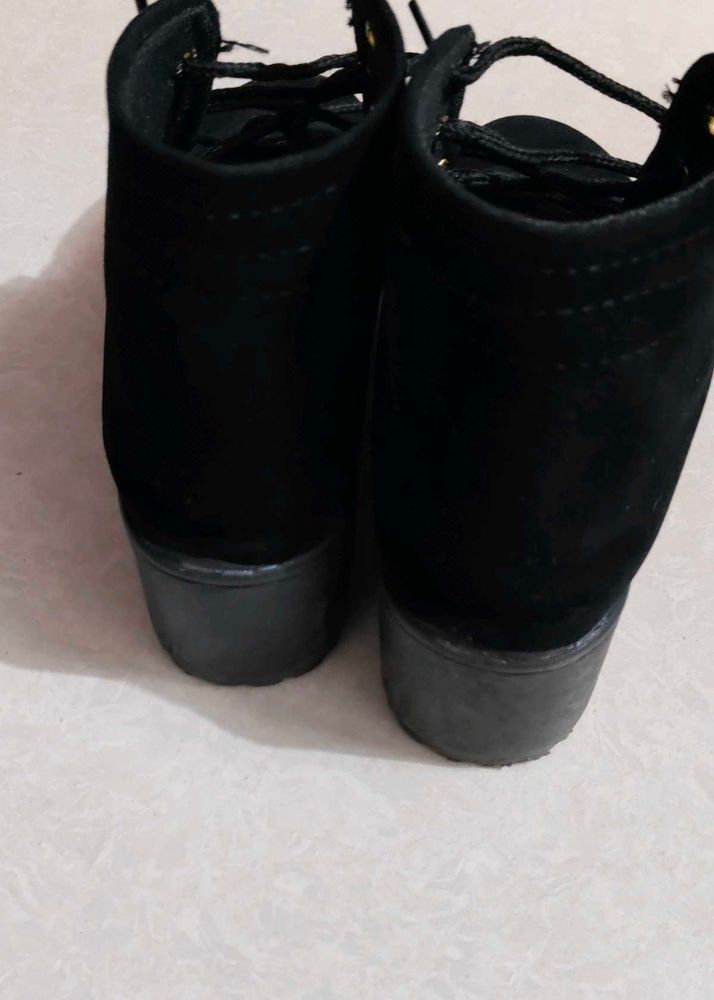 Voguish Women Boots