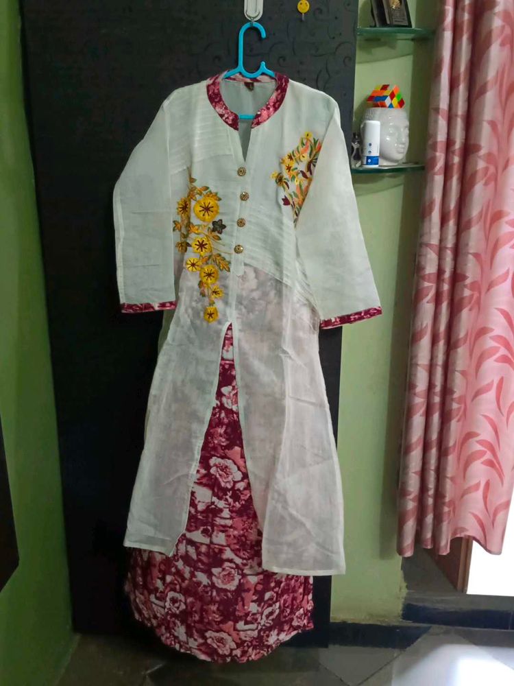 Floral Embroidered Kurta Set