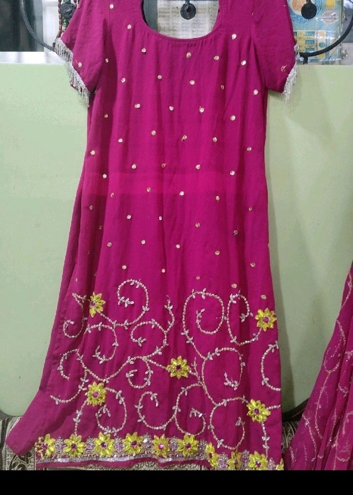 Beautiful Pakistani Kurta With Dupatta