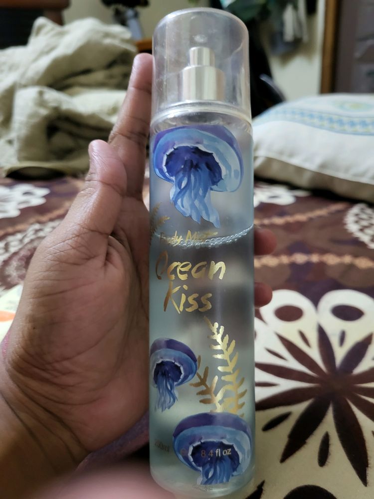 SMELL LIKE A OCEAN