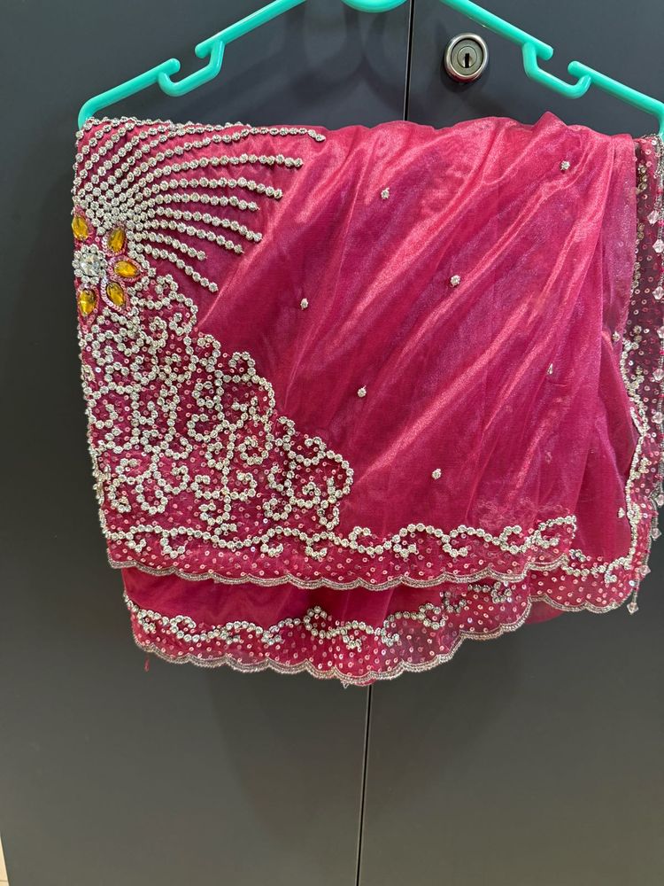 saree with unstitched blouse material