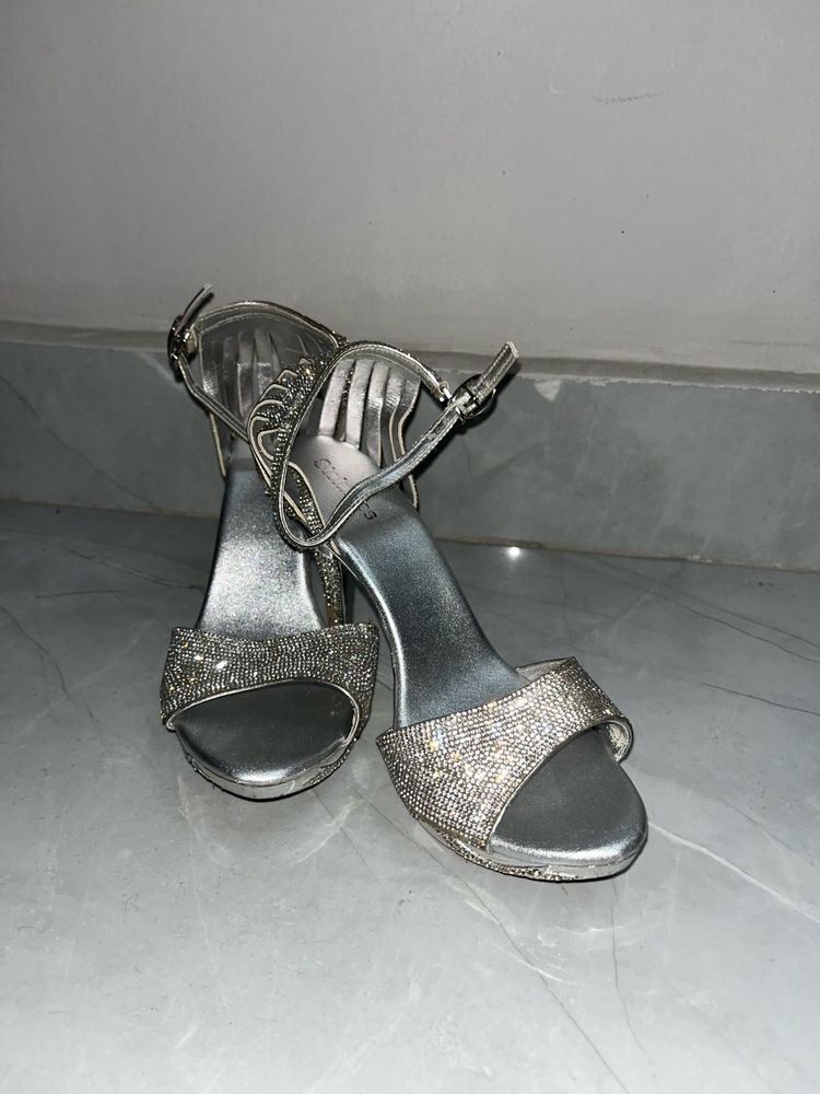 Sparkly Silver Heels🤍
