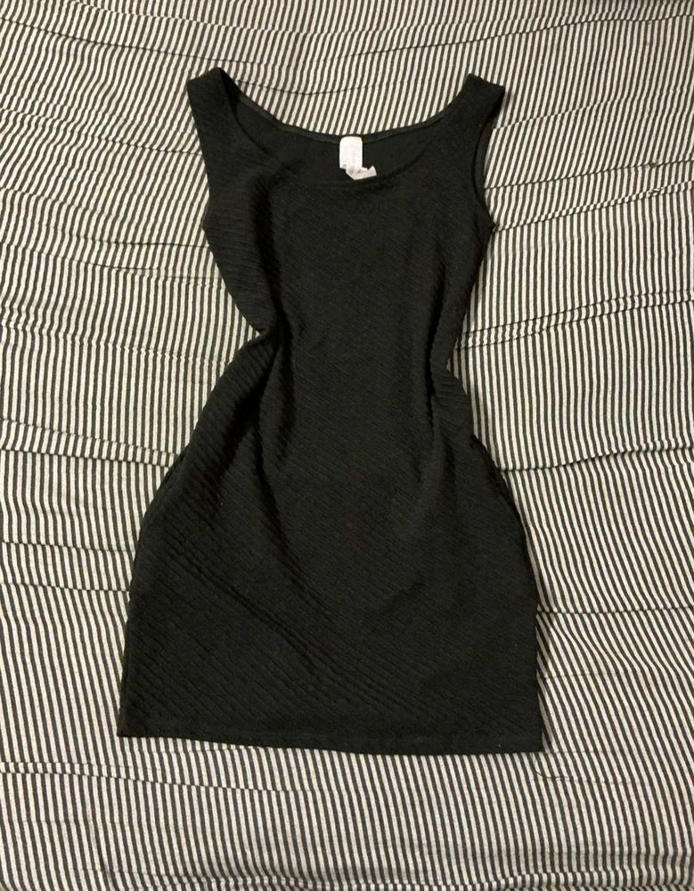 Chic Black Sleeveless Dress