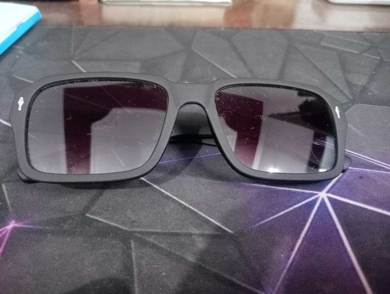 Stylish Black Sunglasses