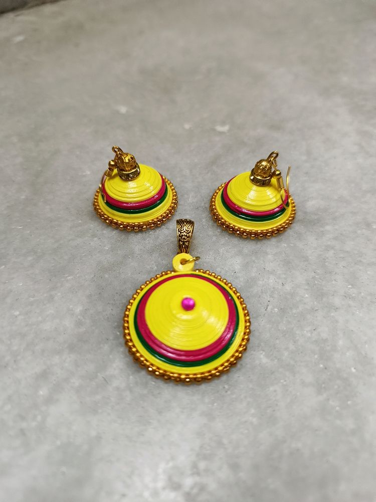 Quilling Pendant Set