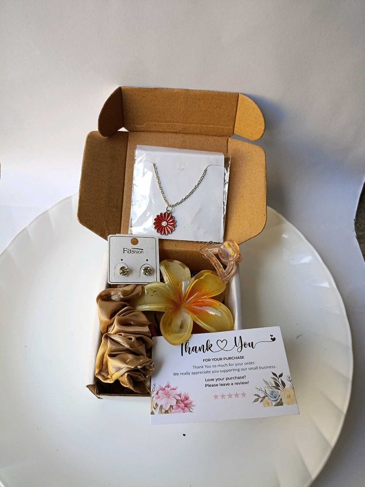 Jewelry &amp; Hair Accessory Gift Set
