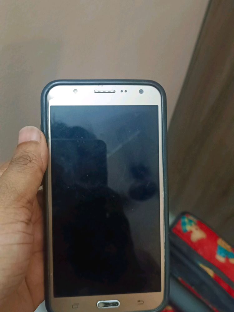 Samsung j7- The First 4G Phone