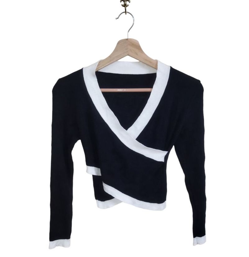 Black n white wrap top ( Size:- XS &amp; S )