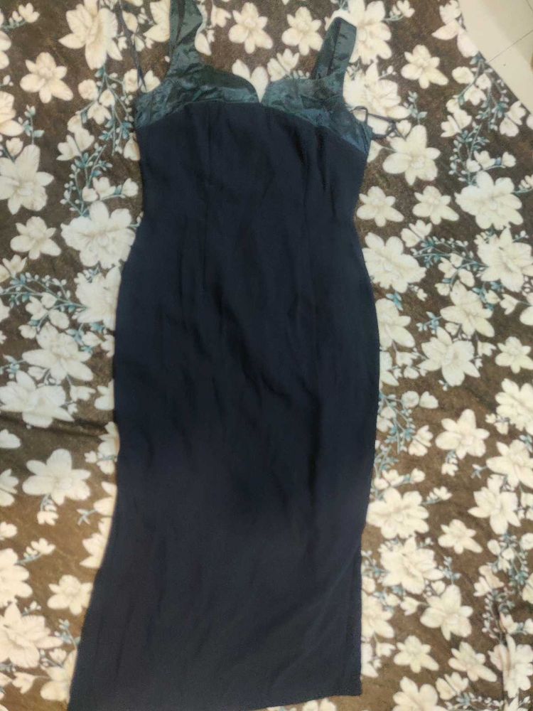 Elegant Dark Velvet Bodice Formal Dress