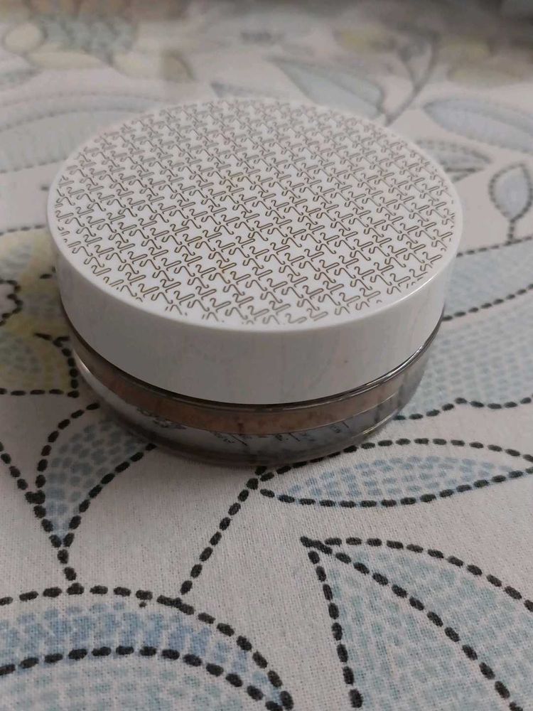 Kay beauty loose setting powder, almost new!!