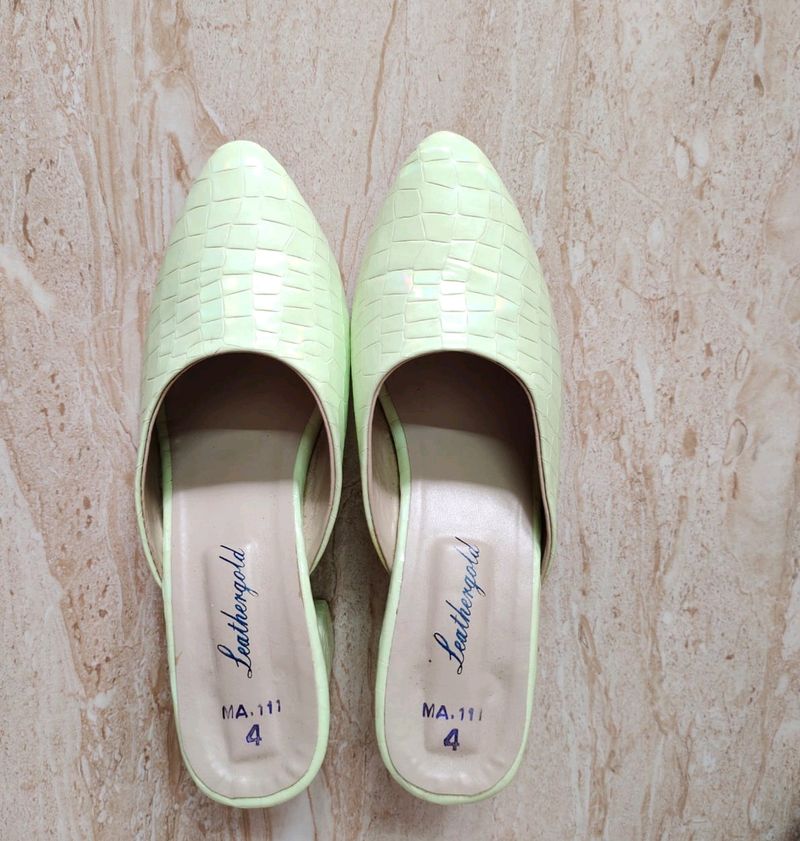 ❗️❗️PRICE DROPPED❗️❗️LEATHER GOLD WOMEN HEELS💚