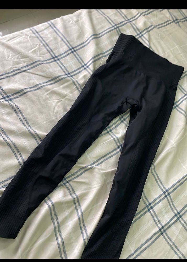 Black Scrunch Butt Leggings♥️