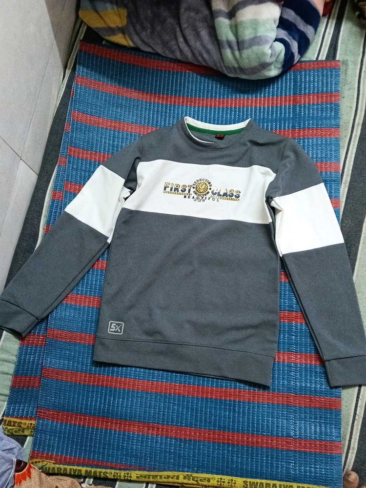 Stylish Grey Pullover