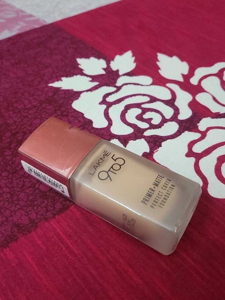 (50% Discount)😍LAKME 9to5 Primer+matte