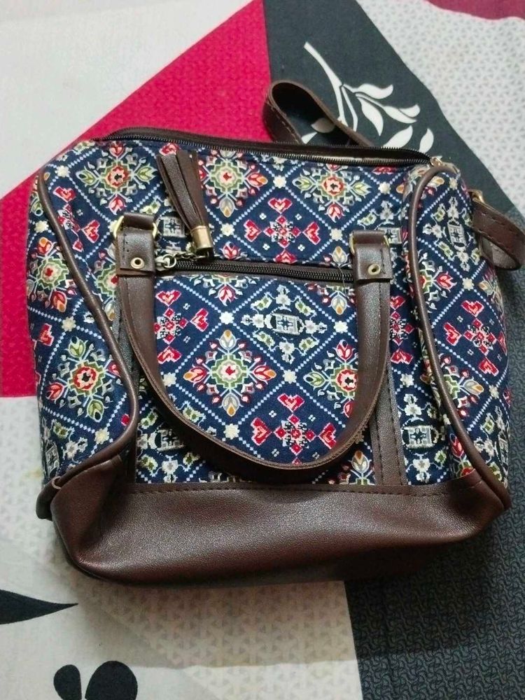 Beutiful Girls Slingbag