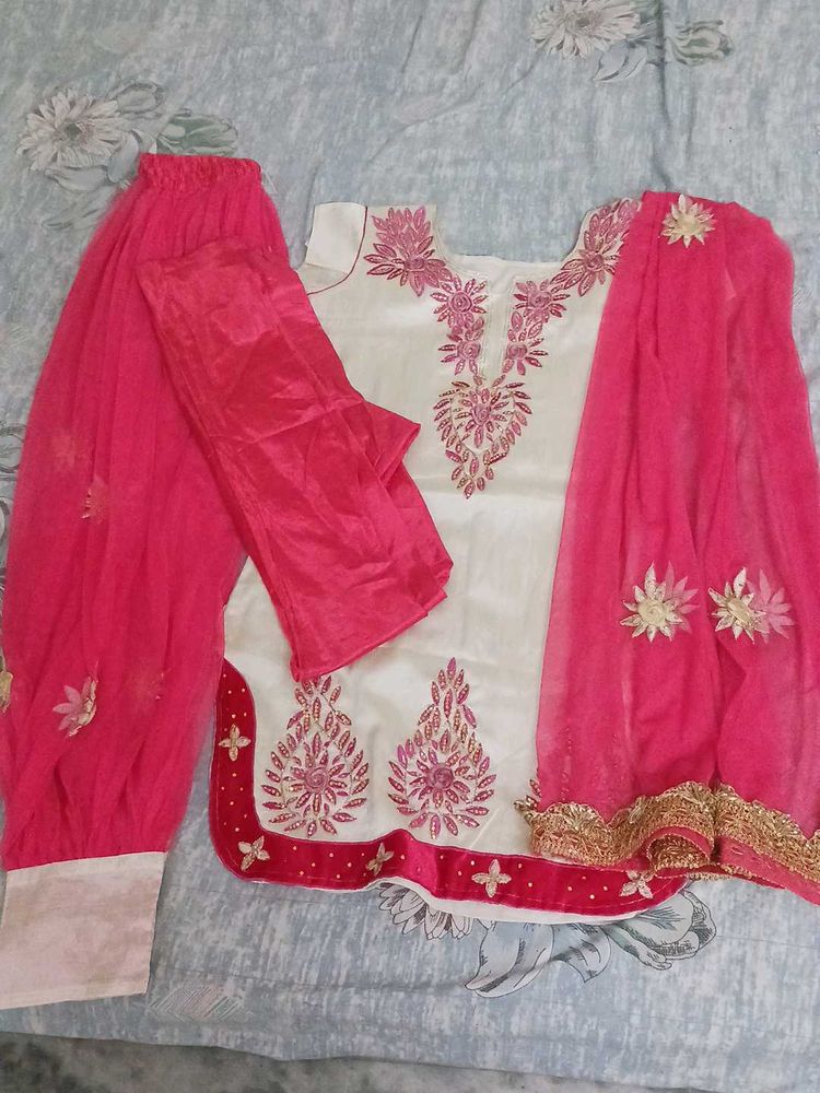 Kaftani Suit With Naclace