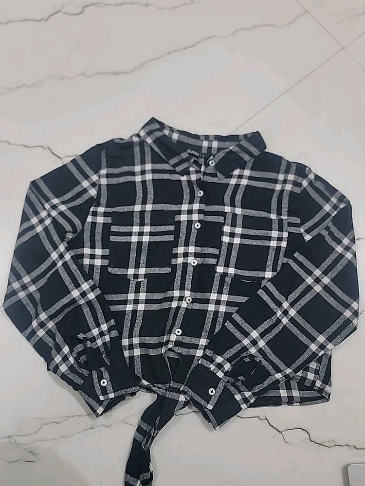 Checkered Black crop shirt