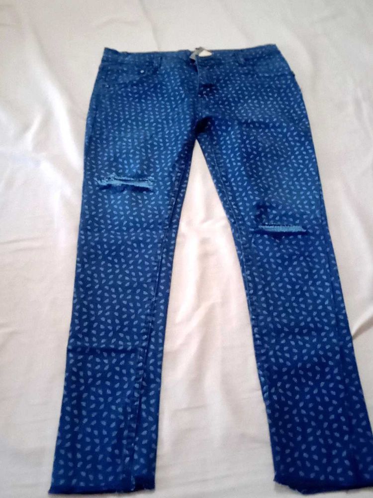 Ripped Patterned Jeans