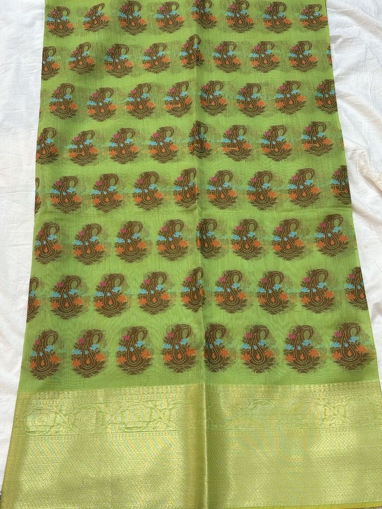 💚Banarasi Zari Fabric with Woven Motifs