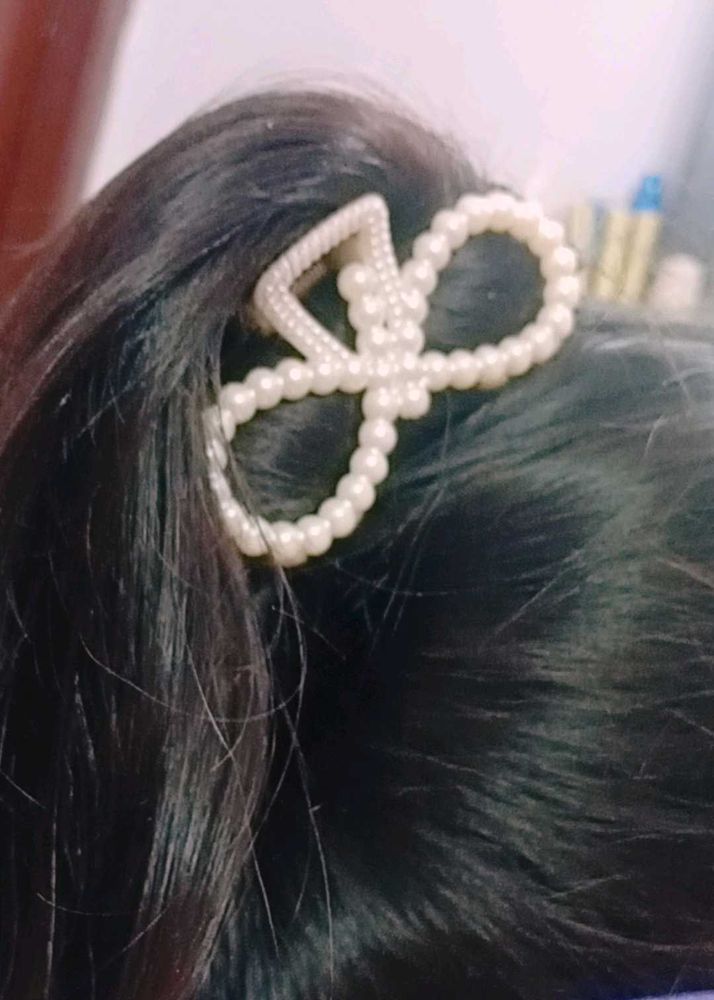 Pearl Embellished Hair Claw Clip